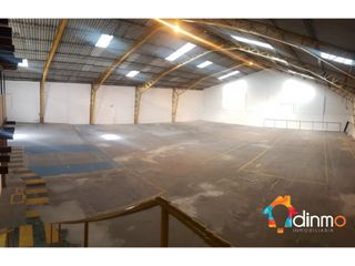 Arriendo bodega 800 m2 norte de quito, más oficinas