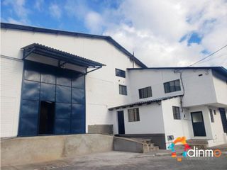 Arriendo bodega 800 m2 norte de quito, más oficinas