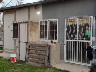 Casa en venta - 2 dormitorios 1 baño 1 cochera - 250mts2 - City Bell, La Plata