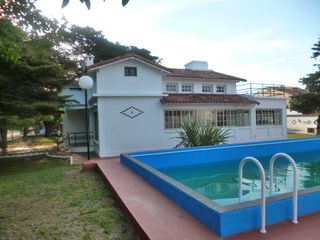 Casa en venta en  Mar De Ajo una cuadra del mar con hotel con pileta y Quincho con FINANCIACIÓN