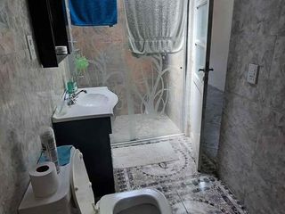 Casa en venta - 2 dormitorios 1 baño - 249mts2 - La Plata