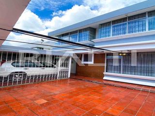 Casa 3 dormitorios 235m en venta Sector La Kenedy en la Dammer
