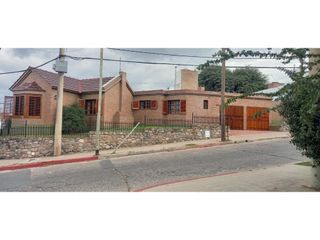 Foto 1 de VENTA- CASA 3 DORMITORIOS- VILLA CABRERA