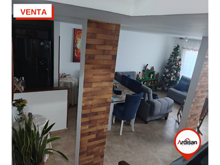 Foto 2 de AMPLIA CASA DE 3 NIVELES DE (210 M2) EN EXCELENTE SECTOR RESIDENCIAL