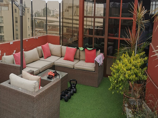 SE VENDE TRIPLEX EN URB. HIGUERETA EN SURCO