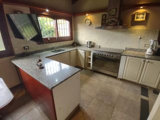 Casa en venta - 3 Dormitorios 2 Baños - Cochera - 283Mts2 - Mar del Plata