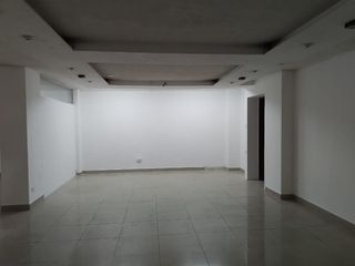 Gaspar de Villarroel, Local, 100 m2, 2 ambientes, 2 baños, 1 parqueadero