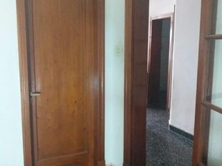 Foto 2 de Venta Casa a Reciclar 2 dormitorios en Alberdi U$S135.000.