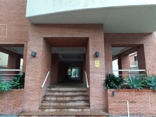 Departamento dos dormitorios dependencia cochera cubierta a mts estacion de Olivos