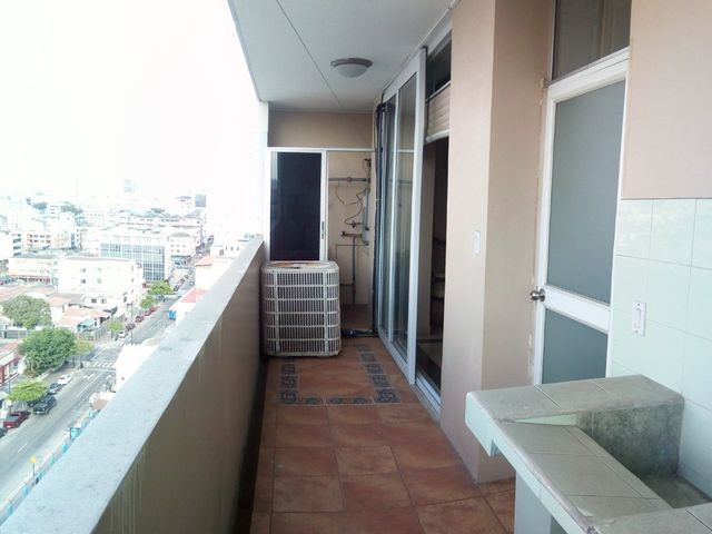 APLICA BIESS! Venta, Departamento Espectacular con doble Balcón, Piso 11, Centro de Guayaquil