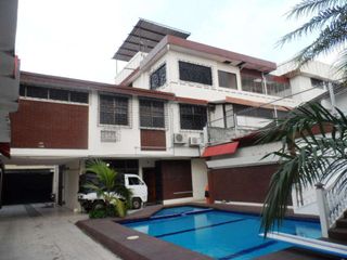 Foto 8 de Venta  1000m2 construccion en Alborada Guayaquil, Crédito Directo