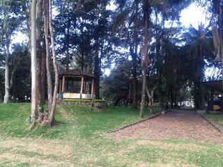 Casa en Venta una sola planta 957m² de terreno-Urb. Sector Capelo, Valle de los Chillos