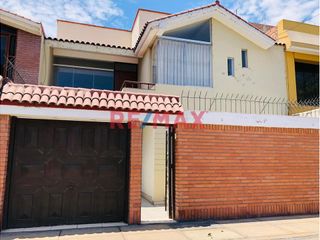 Foto 1 de ¡VENDO CASA EN BUEN ESTADO EN URB, JARDINES VIRU, BELLAVISTA, CALLAO!

Vendo linda casa en buen estado en urb. Jardines Viru, bellavista, Callao. Bi