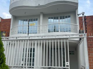 Foto 1 de casa en arriendo en ciudad 2000. Cod A2