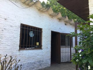 Casa quinta con pileta en ingreso a Sierra de los Padres