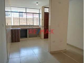 Foto 4 de Venta de casa en Urb. San Isidro I Etapa, calle Uranio con Base para 5 pisos!
Ubicada cerca de Av. Metropolitana, Universidad Privada del Norte (UPN)