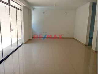 Foto 2 de Venta de casa en Urb. San Isidro I Etapa, calle Uranio con Base para 5 pisos!
Ubicada cerca de Av. Metropolitana, Universidad Privada del Norte (UPN)
