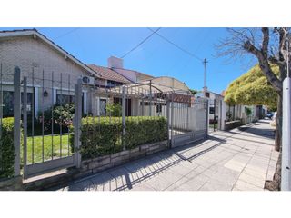 Foto 1 de En venta. Chalet de 4 ambientes con dependencia. Barrio Chauvin.