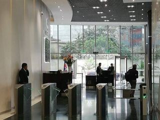 Estupendas oficinas en Centro Empresarial en Chacarilla