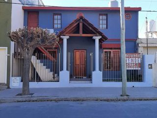 Foto 1 de CASA EN VENTA  3 DORMITORIOS + DEPARTAMENTO EN BARRIO ALTO ALBERDI IDEAL PARA INVERSIÓN
