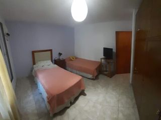 Foto 4 de CASA EN VENTA  3 DORMITORIOS + DEPARTAMENTO EN BARRIO ALTO ALBERDI IDEAL PARA INVERSIÓN