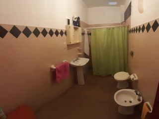 Foto 3 de CASA EN VENTA  3 DORMITORIOS + DEPARTAMENTO EN BARRIO ALTO ALBERDI IDEAL PARA INVERSIÓN
