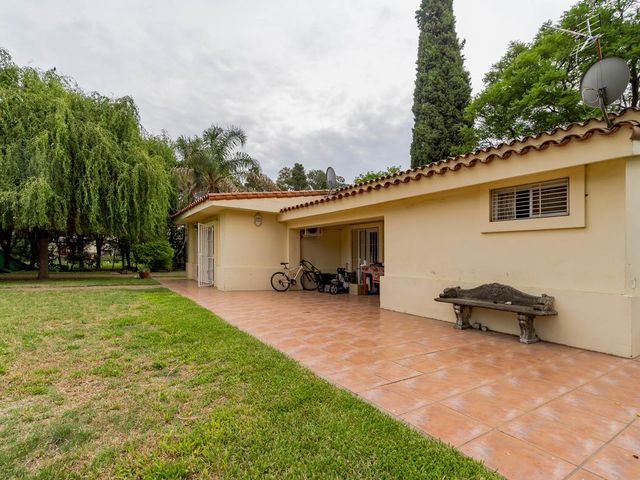 VENTA/PERMUTA - Casa 4 dormitorios -  Zona residencial de funes - Garita 13.