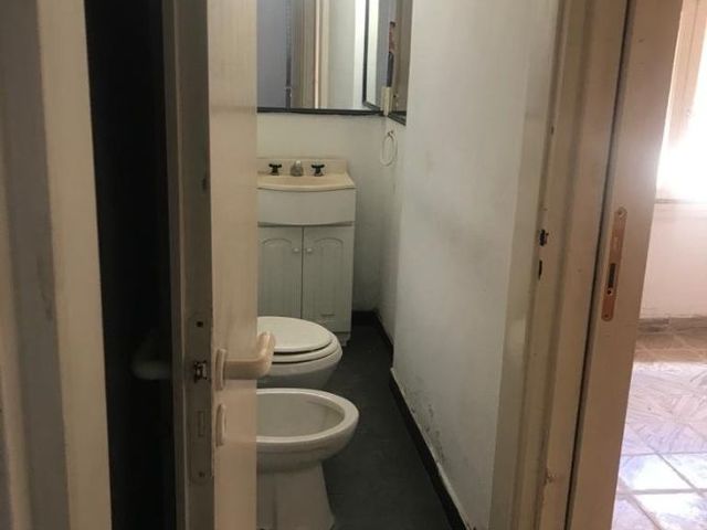 Departamento en venta de 4 dormitorios c/ cochera en Mariano Moreno