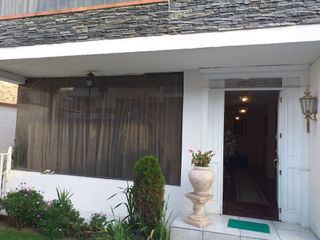 Foto 8 de Venta de amplia casa en urbanización El Condado de 4 dormitorios, 2