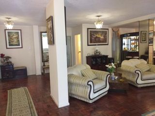 Foto 1 de Venta de amplia casa en urbanización El Condado de 4 dormitorios, 2