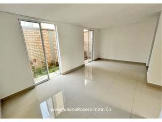 Foto 1 de VENDO HERMOSA CASA EN MONTELUGANO (VIA AL BOSQUE)