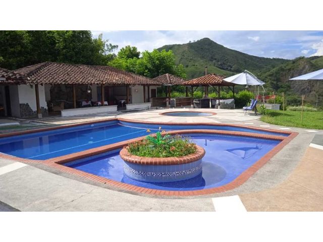 VENDO HOTEL CAMPESTRE EN BUGA T.P