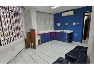 Foto 10 de Departamento Amplio En 2Do Piso Con Potencial Para Vivienda Y Consultorio – Ideal Para Familias O Inversores