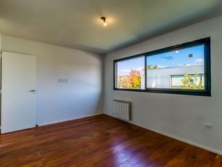 Casa venta 2 dormitorios 2 baños - Parque pileta parrilla cochera -162 mts 2- City Bell