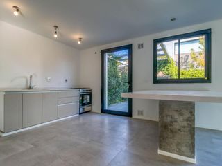 Casa venta 2 dormitorios 2 baños - Parque pileta parrilla cochera -162 mts 2- City Bell