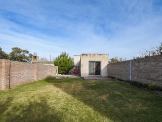 CASA EN VENTA DE 2 DORMITORIOS EN IBARLUCEA