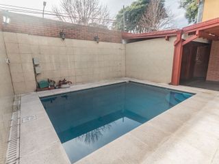 Casa venta Urquiza 5 amb quincho piscina.Jardin.