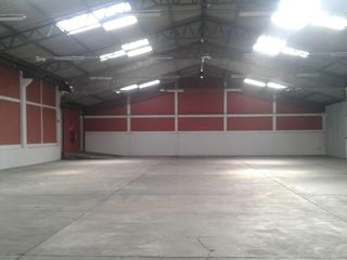 Foto 2 de EN CALDERON RENTO BODEGA DE 2748 M2 IDEAL CENTRO DE DISTRIBUCIÓN - USO MULTIPLE