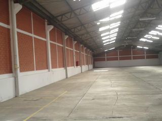 Foto 3 de EN CALDERON RENTO BODEGA DE 2748 M2 IDEAL CENTRO DE DISTRIBUCIÓN - USO MULTIPLE