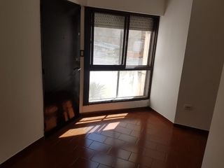 Dpto   dos dormitorios sobre calle Urquiza