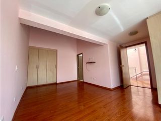 Foto 4 de Casa en Renta en el Centro de Cumbayá  - TT