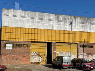 Galpón 700m2 cubiertos   300 descubiertos en esquina en venta - Quilmes Oeste