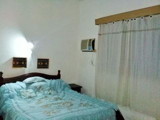 Casa en venta - 4 Dormitorios 2 Baños - Cochera - 240Mts2 - Valentín Alsina, Lanús