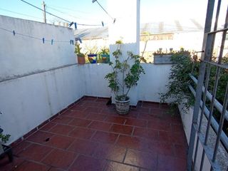 Foto 13 de Chalet reciclado, 5 amb. con garage doble y jardín.