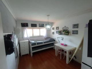 Foto 10 de Chalet reciclado, 5 amb. con garage doble y jardín.