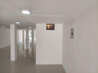 Gaspar de Villarroel, Local en renta, 150 m2, 3 ambientes, 2 baños, 2 parqueaderos