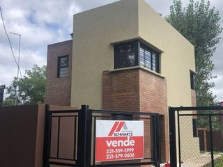 Foto 1 de Duplex en venta en Gonnet