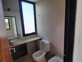 Dúplex en venta - 2 dormitorios 2 baños - Cochera - 85mts2 - Manuel B. Gonnet, La Plata