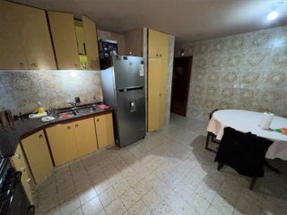 IMPORTANTE CASA DE 240M2 CUBIERTOS