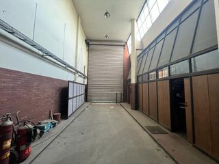 Galpón - Depósito  de  1120 m2  en  Nueva Pompeya en VENTA.